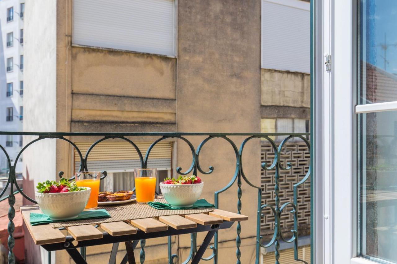 Lovelystay - Sunny Flat W/ Balcony Overseeing Graca And River Lisboa 外观 照片